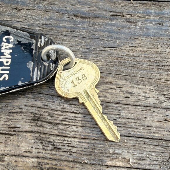 Vintage Campus Motor Inn East BINGHAMTON NY Hotel Motel Key Fob Keychain Vestal - Picture 6 of 6